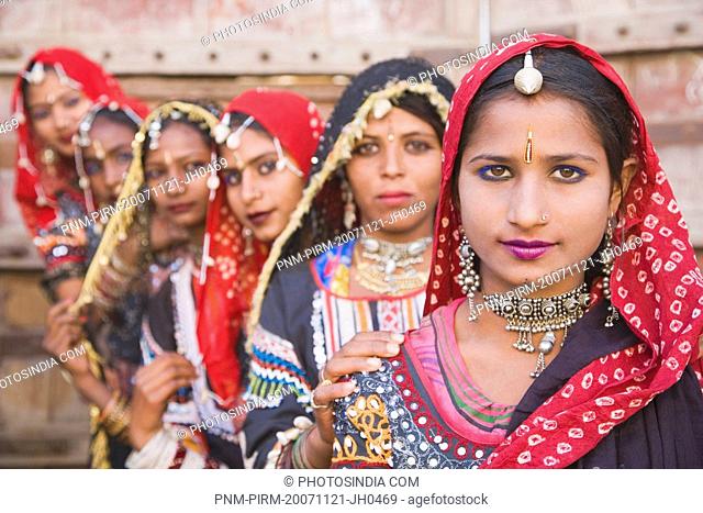 Women in traditional Rajasthani costume, Pushkar, Ajmer, Rajasthan, India