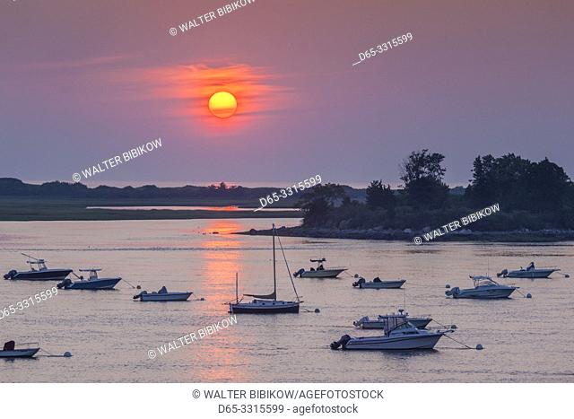 USA, New England, Massachusetts, Ipswich, sunrise over Great Neck