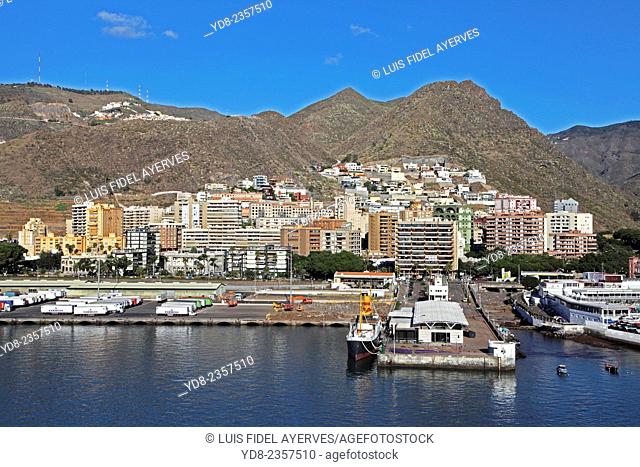 The Port of Santa Cruz de Tenerife is a commercial harbor, passenger, fishing, and sporty city of Santa Cruz de Tenerife, capital of the island of Tenerife