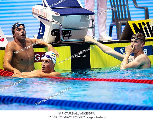 28 July 2019, South Korea, Gwangju: Swimming World Championship: 1500 Meter Freestyle Final Men: Florian Wellbrock from Germany (r) reacts after the victory...