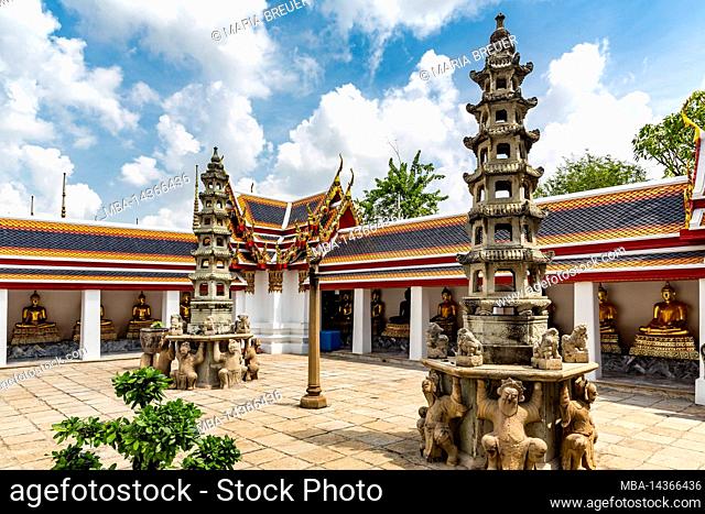 Inner courtyard with Tha, Chinese pagodas, pavilion with sitting Buddha sculptures, temple complex Wat Pho, temple of the reclining Buddha, Bangkok, Thailand