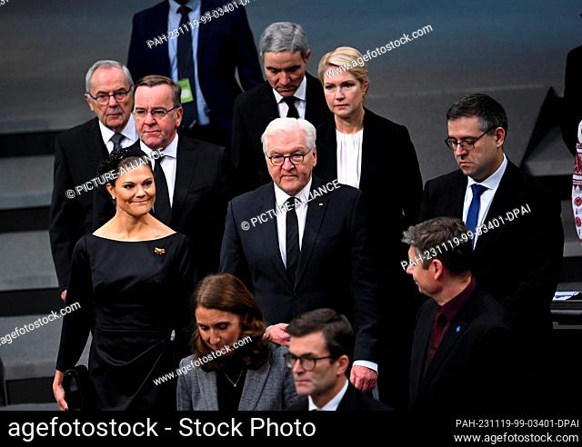 19 November 2023, Berlin: The Swedish Crown Princess Victoria (l) is accompanied to the Bundestag by Federal President Frank-Walther Steinmeier (M)