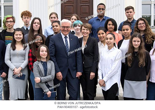 German Federal President Frank-Walter Steinmeier (M) and his wife Elke Buedenbender standing after a talk with participants of the school project 'School of...