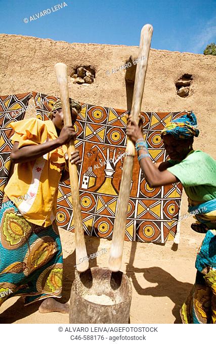 Women grinding millet, Segou, Mali, Africa