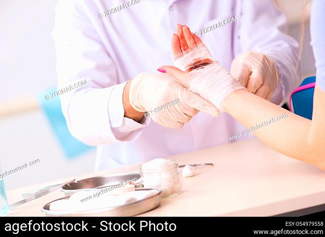Hand injured woman visiting doctor traumatologist