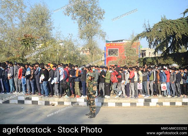 Canididates standi in a long queue during the BSF recruitment drive in Srinagar