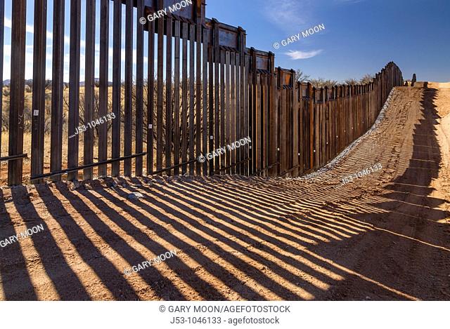 United States border fence, US/Mexico border, east of Nogales, Arizona, USA, viewed from US side