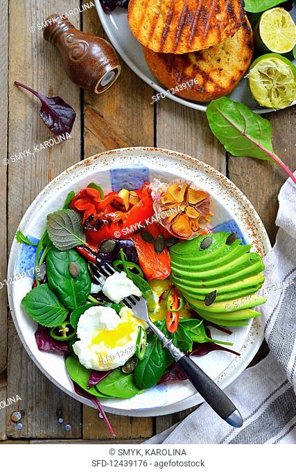 Fit salad with egg and avocado