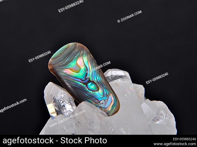 Perlmutt auf Bergkristall - Nacre on rock crystal