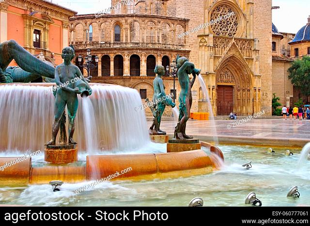 Valencia, der Turia-Brunnen und die Kathedrale in Spanien - Valencia, the Turia fountain and cathedral in Spain