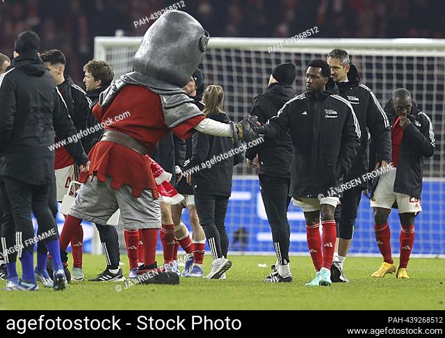firo: 12.12.2023 Football, Soccer, Men's UEFA Champions League Union Berlin - Real Madrid 2:3 from left: Mascot Ritter Keule Union with Sheraldo Becker after...