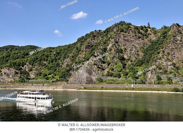 Pleasure boat floating near the Lorelei rock, Upper Middle Rhine Valley UNESCO World Heritage, Sankt Goarshausen, Rhineland-Palatinate, Germany, Europe