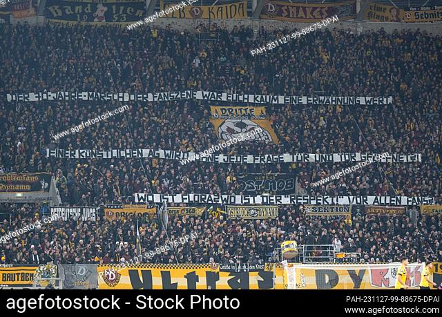 26 November 2023, Saxony, Dresden: Soccer: 3rd division, SG Dynamo Dresden - SSV Jahn Regensburg, matchday 16, Rudolf-Harbig-Stadion