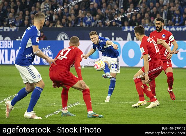 Tim SKARKE (GE) scores the goal to make it 1:0, action, soccer 1st Bundesliga, 28th matchday, FC Schalke 04 (GE) - Hertha BSC Berlin (B) 5:2, on April 14th
