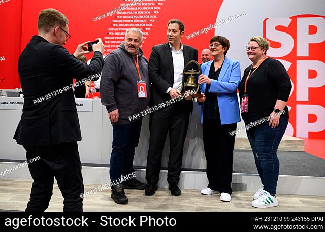 10 December 2023, Berlin: Lars Klingbeil (center), Chairman of the SPD, and Saskia Esken (2nd from right), Chairwoman of the SPD