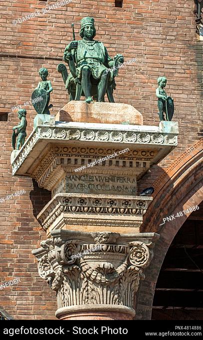 Italy, Emilia-Romagna, Ferrare, square of the cathedral Saint Georges, details of the statue of Borso d'Este in front of the comunal palace