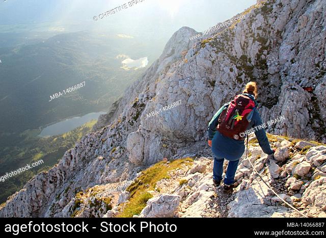 young woman on the descent, hike, obere wettersteinspitze, 2.297m germany, bavaria, upper bavaria, werdenfelser land, mittenwald, isar valley