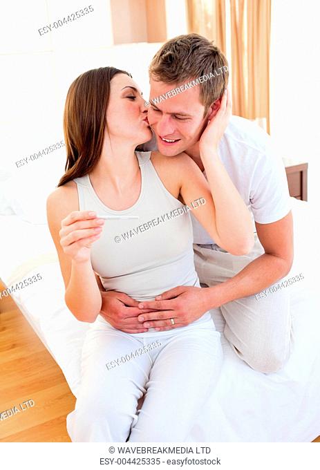 Affectio te couple finding out results of a preg ncy test