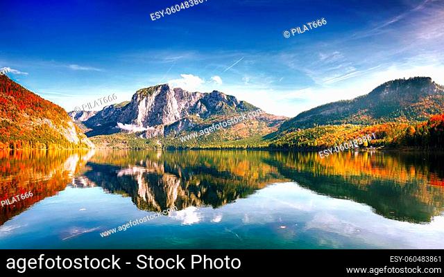 Sunny morning on the lake Altausseer See. Sunny autumn scene in the morning. Location: resort Altausseer see, Liezen District of Styria, Austria, Alps