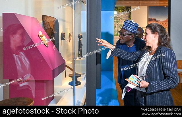 29 June 2022, Baden-Wuerttemberg, Stuttgart: Abba Tijani (l), director general of the National Museums and Monuments Authority of Nigeria, and Ines de Castro