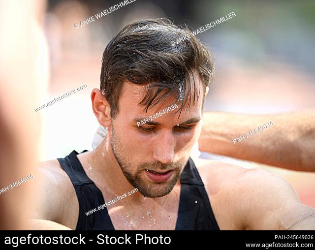 Refreshment for Niklas KAUL (GER / USC Mainz) after the run, gets water over his head. 400m for men, on June 19, 2018 Athletics Stadtwerke Ratingen all-around...