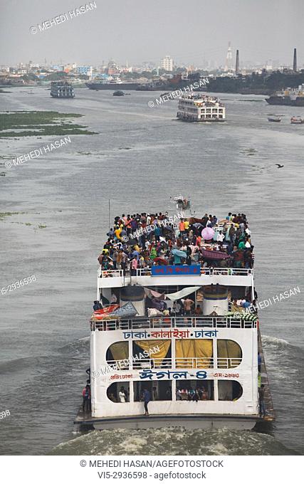 Dhaka, Bangladesh. Desperate Eid-ul- Fitr holidaymakers mount the rooftop of launch to reach their destination at Sadarghat launch terminal in Dhaka