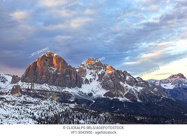 View from Col Piombin to Cinque Torri and Tofane groups, Dolomites, Giau Pass, San Vito di Cadore, Belluno province, Veneto, Italy
