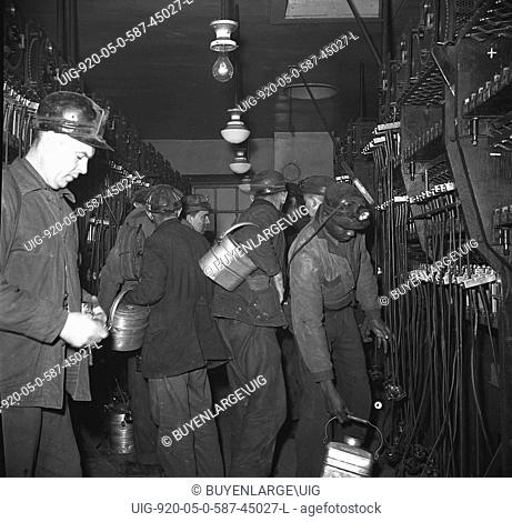 Pittsburgh, Pennsylvania vicinity. Montour no. 4 mine of the Pittsburgh Coal Company. Safety lamps in lamp house 1942