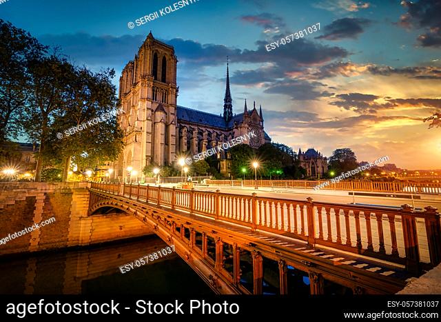 Double bridge near Notre Dame in Paris