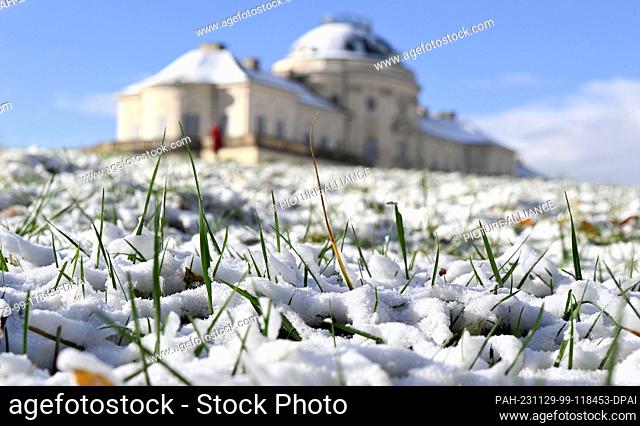 29 November 2023, Baden-Württemberg, Stuttgart: The first snow of the winter lies on a meadow in front of Solitude Palace just outside the capital of...