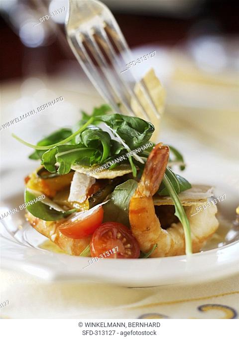 Insalata con pane carasau e gamberi Shrimp salad
