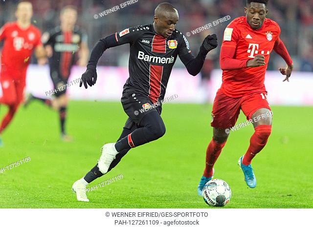 ls Moussa Diaby (Bayer 04 Leverkusen) in duels with Alphonso Davies (Bayern Munich) GES / Soccer / 1. Bundesliga: Bayern Munich - Bayer 04 Leverkusen, 30