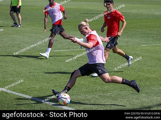 05 July 2022, Saxony, Leipzig: Soccer, Bundesliga, public training RB Leipzig, training center: Leipzig's newcomer Xaver Schlager on the ball during the...