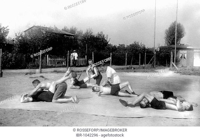 Historic photo, wrestlers training, ca. 1920