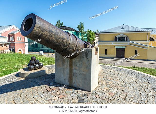8-inch steel mortar produced in Saint Petersburg Obukhov Steel Plant, placed in Daugavpils Fortress, Latvia. Mark Rothko Art Centre on background