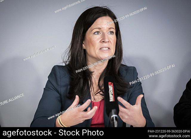 20 December 2023, Berlin: Katharina Günther-Wünsch (CDU), Berlin's Senator for Education, Youth and Family, speaks at a press conference at the Jewish Campus of...