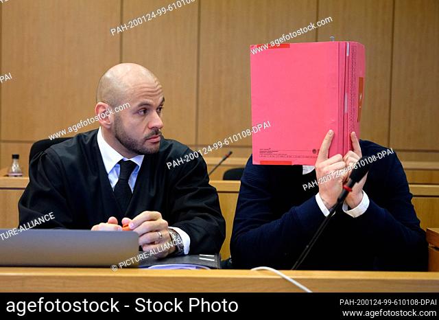 24 January 2020, North Rhine-Westphalia, Aachen: The defendant (r) and his lawyer Osama Momen (l) are waiting for their trial in a hall of the Long Court in...