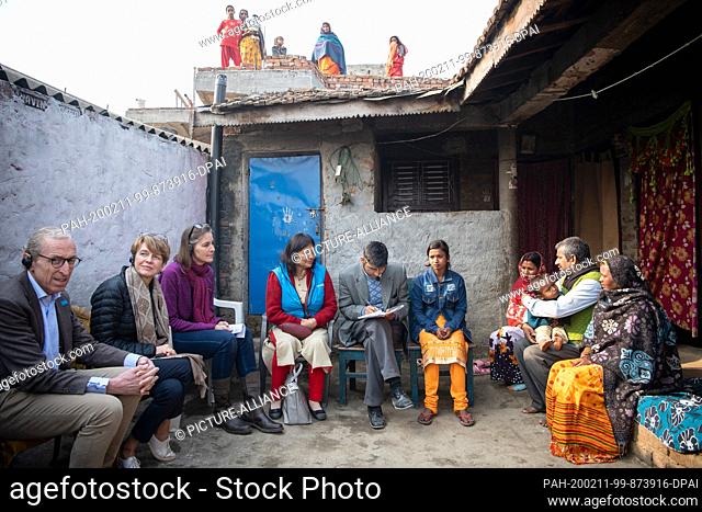 06 February 2020, Nepal, Janakpur: First Lady Elke Büdenbender, wife of the German Federal President, visits Dipa, participant in the further education program...