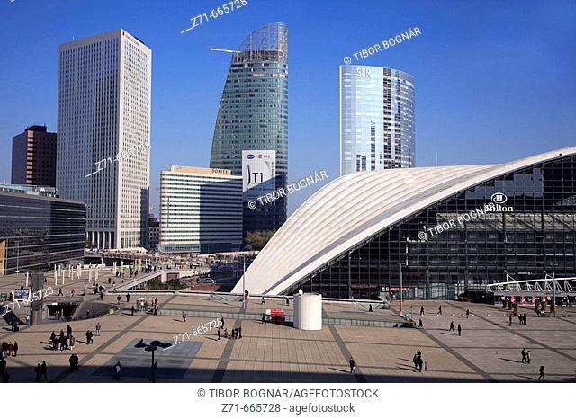 France, Paris, La Défense new business district, modern architecture
