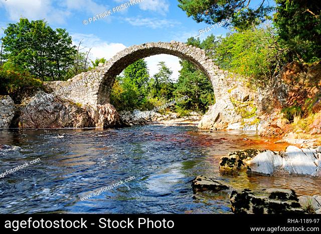 Carrbridge, oldest stone bridge in the Highlands, Scotland, United Kingdom, Europe