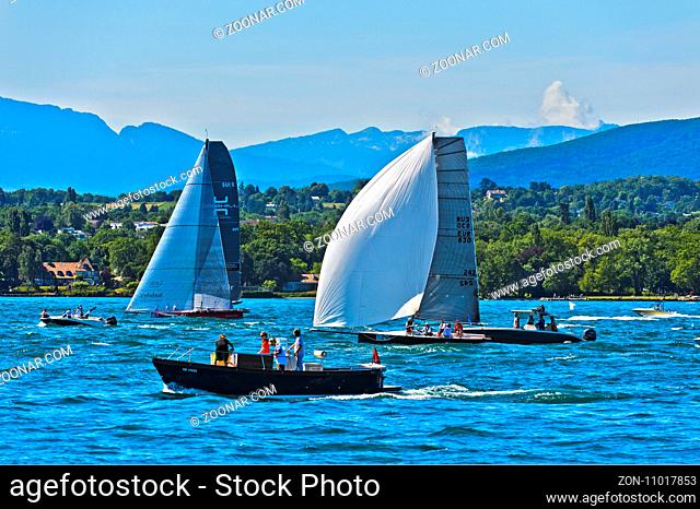 Segelboote mit Spinnacker Segel auf dem Genfersee, Segelregatta Bol d'Or Mirabaud, Genf, Schweiz / Sailing boats with spinnacker sail on Lake Geneva