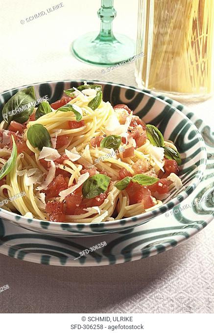 Spaghetti al pomodoro spaghetti with tomatoes & basil