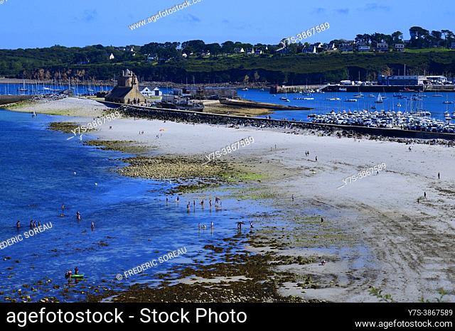 Camaret sur Mer, Presqu'ile de Crozon, Parc naturel regional d'Armorique, Brittany, Finistere department, France