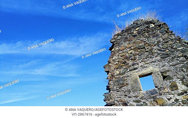 Remains of the mill wall on the Magasca river, Los Berrocales, Trujillo, Estremadura