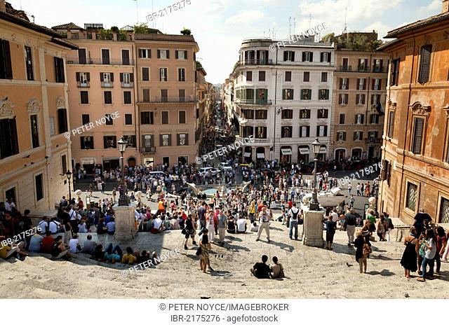 Crowds of tourists at the Spanish Steps, Rome, Lazio, Italy, Europe