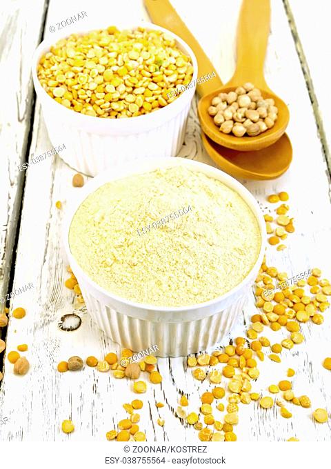 Flour pea and split pease in bowls on table