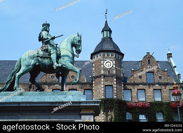 Jan Wellem Monument in front of the City Hall, equestrian statue, Düsseldorf, North Rhine-Westphalia, Germany, Europe