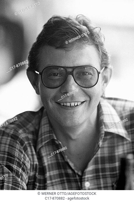 Seventies, black and white photo, people, young man, portrait, freetime, shirt, spectacles, aged 30 to 35 years, Klaus