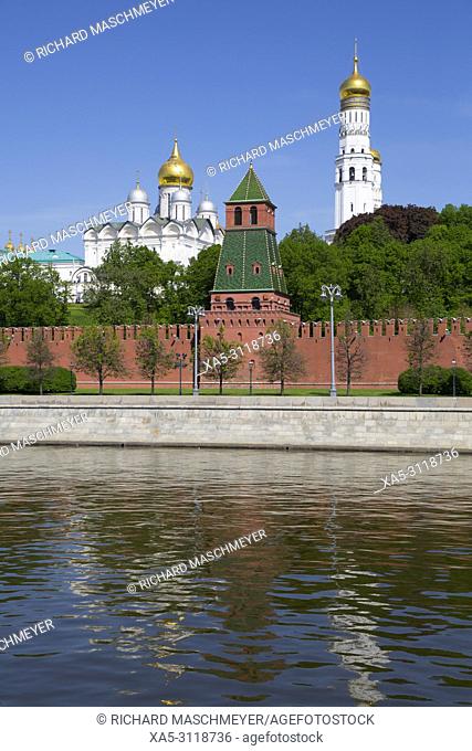 Ivan the Great Bell Tower (right), Moscow River, Kremlin, UNESCO World Heritage Site, Moscow, Russia