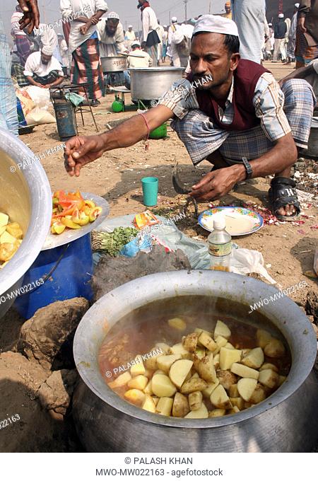 Men cooking meals for the pilgrims in the three-day-long Biswa Ijtema, on the banks of the Turag river, 12 kilometers north of the capital city Dhaka It is the...